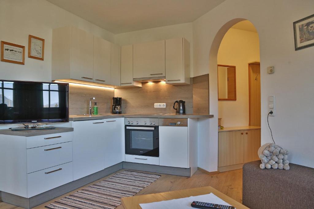 A kitchen or kitchenette at Landhaus Schneider