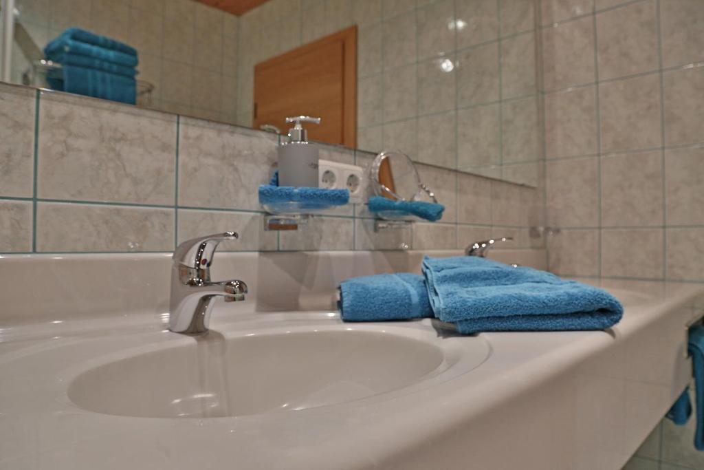 A bathroom at Landhaus Schneider