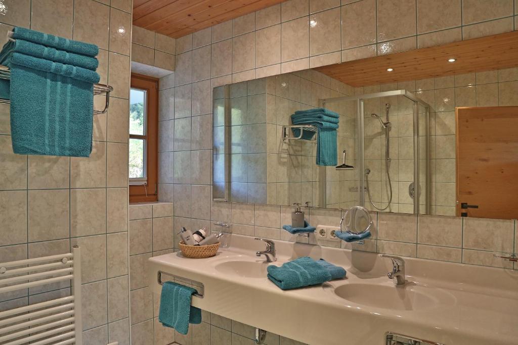 A bathroom at Landhaus Schneider