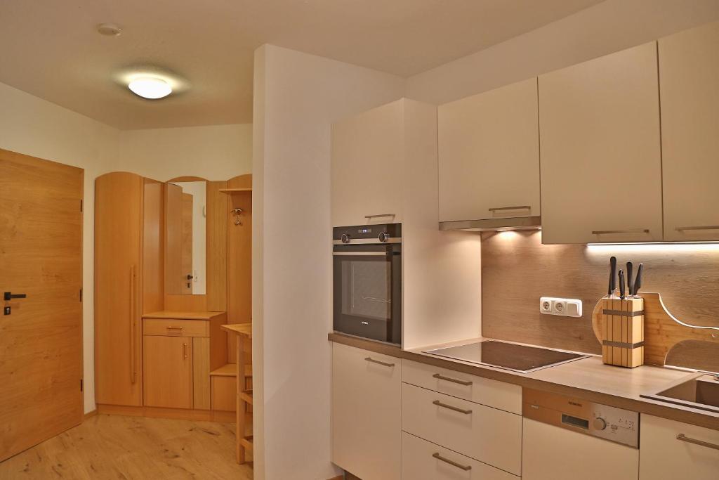 A kitchen or kitchenette at Landhaus Schneider