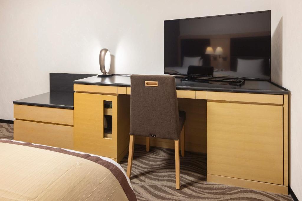 ホテルメトロポリタン高崎にあるテレビまたはエンターテインメントセンター