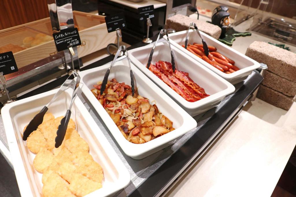 ホテルの敷地内または近くでの食事または食べ物