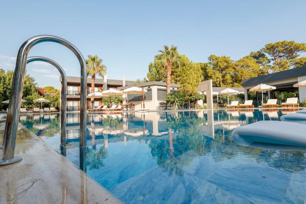Bazén v ubytování Forest In Hotel nebo v jeho okolí