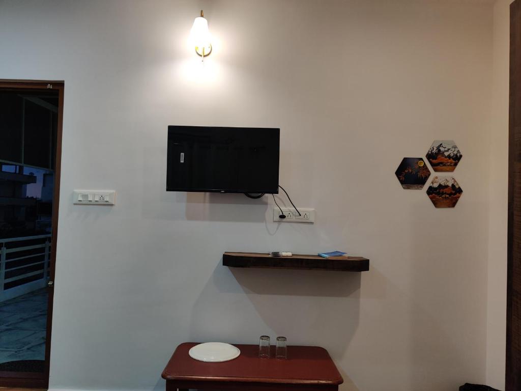 TV a/nebo společenská místnost v ubytování SkyHouse Homestay