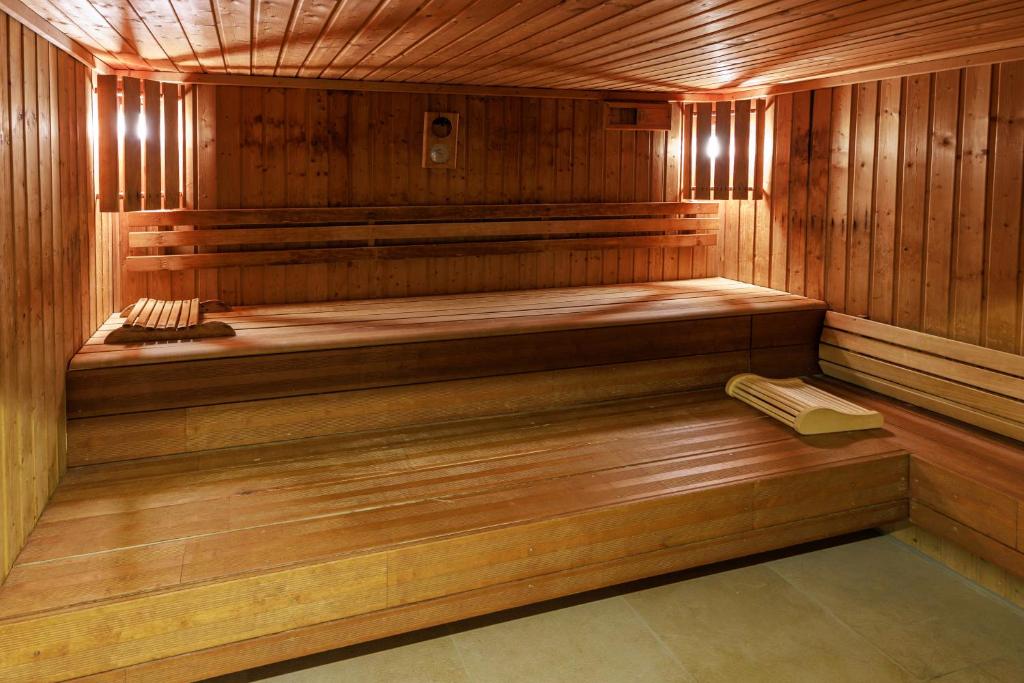 Фотография из галереи Logis Hôtel Le Rochelois в Ла-Рошели