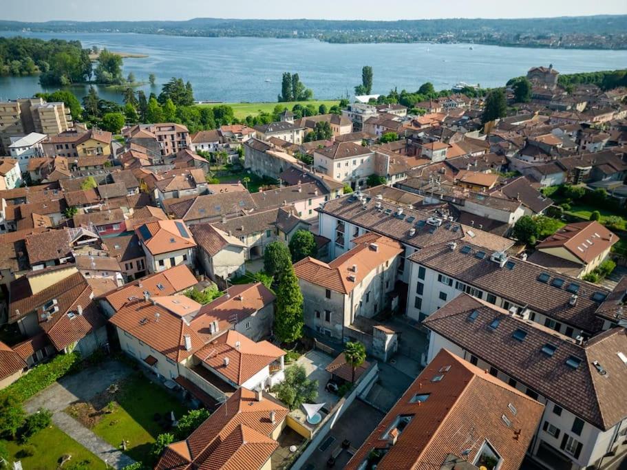Nespecifikovaný výhled na destinaci Angera nebo výhled na město při pohledu z vily