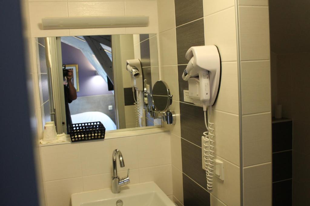 Logis Hotels- Auberge de la Tour - Hôtel et restaurant - Chambre Double Confort