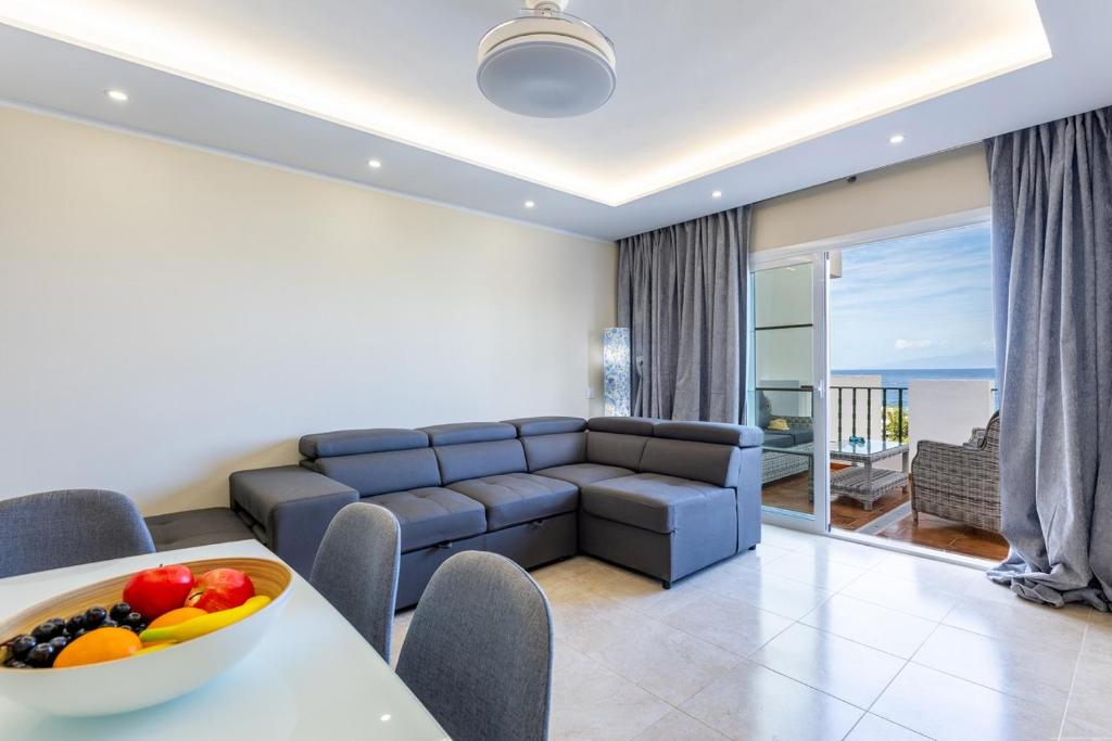 Sea front Costa Adeje Spacious 2 bedroom apartment - Appartamento Con 2 Camere Da Letto