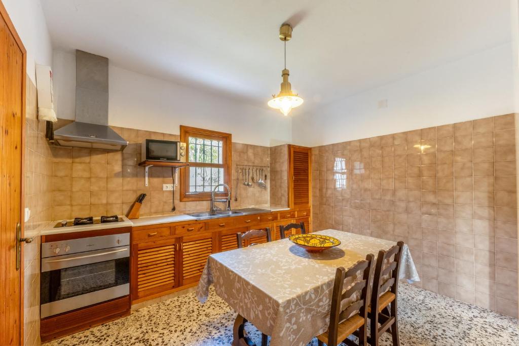Kuchyň nebo kuchyňský kout v ubytování Villa Can Portmany