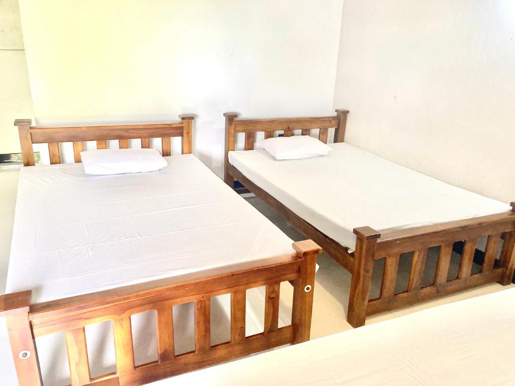 Postel nebo postele na pokoji v ubytování Hotel Siyathma polonnaruwa