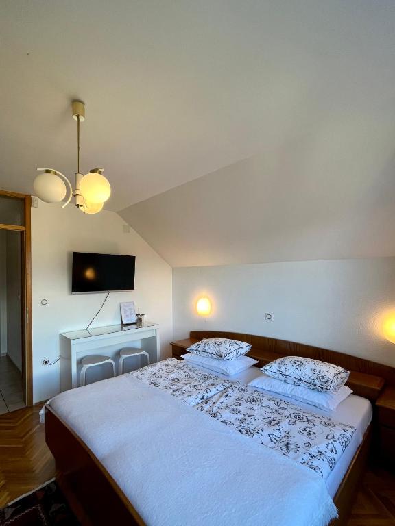 Voodi või voodid majutusasutuse Lakeview Guesthouse & Chalet Bled toas