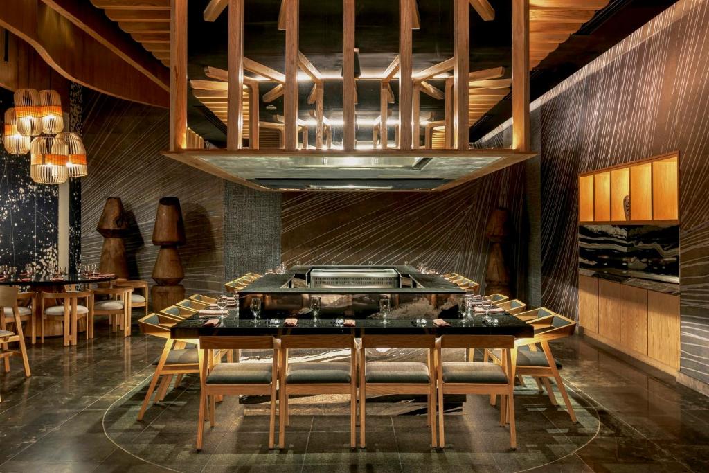 a dining room with a table and chairs at Grand Fiesta Americana Coral Beach Cancun - All Inclusive in Cancún