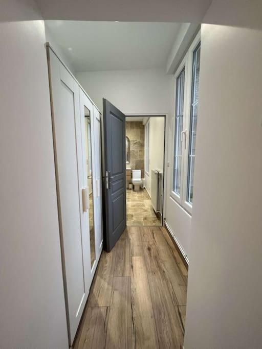 Fotografie z fotogalerie ubytování Maison avec cours privative v destinaci Nesle