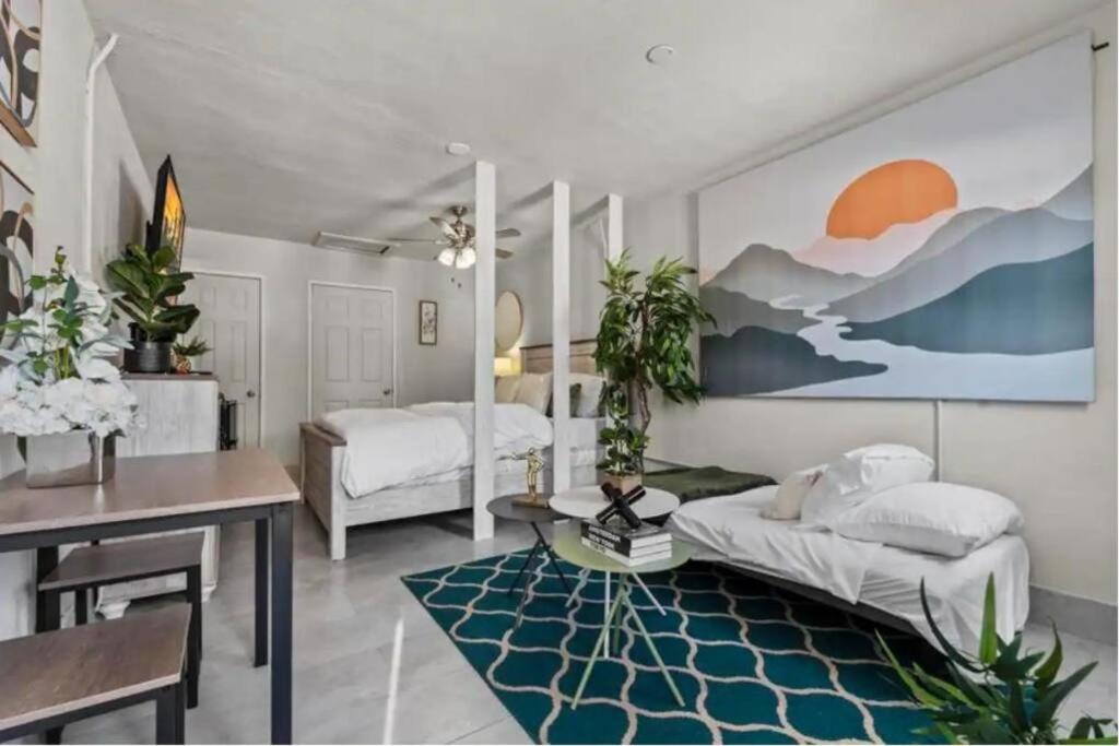 Voodi või voodid majutusasutuse Inviting Oasis - Cozy, Spotless, and Comfortable Room toas