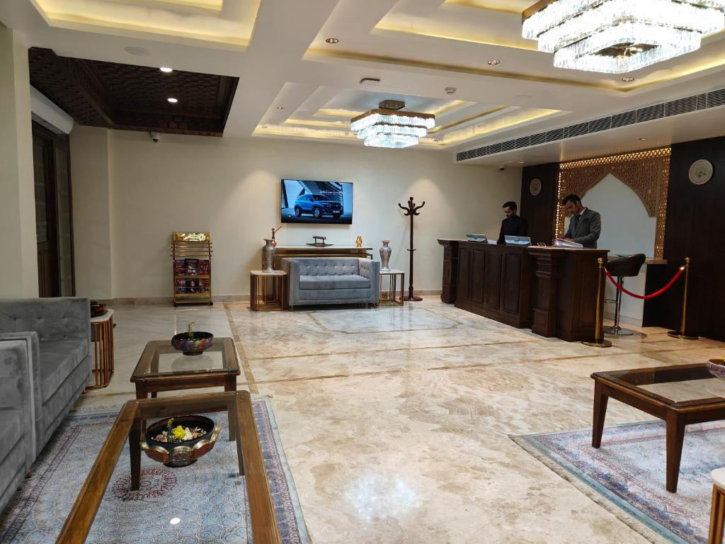 TV a/nebo společenská místnost v ubytování ARCO Hotels and Resorts Srinagar