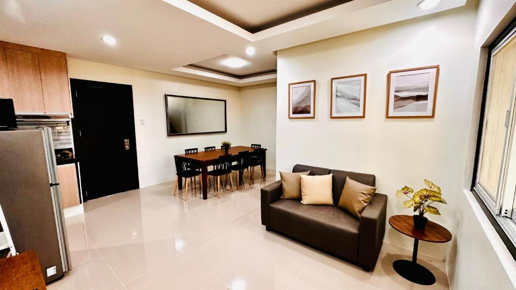 Nhà bếp/bếp nhỏ tại New Big Cozy 3 Bedroom House Blue