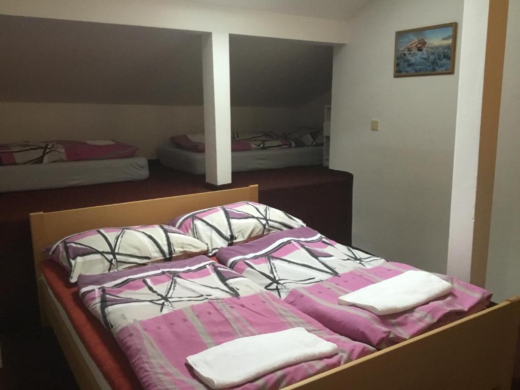 Postel nebo postele na pokoji v ubytování Penzion Real