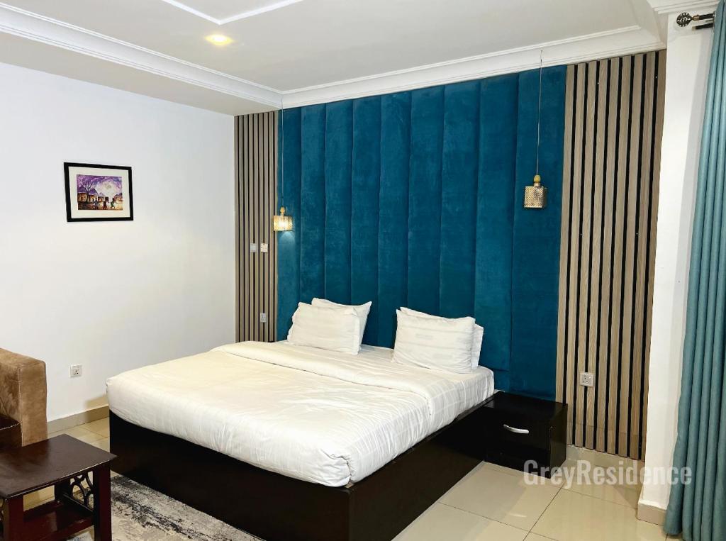 Postel nebo postele na pokoji v ubytování Grey Residence