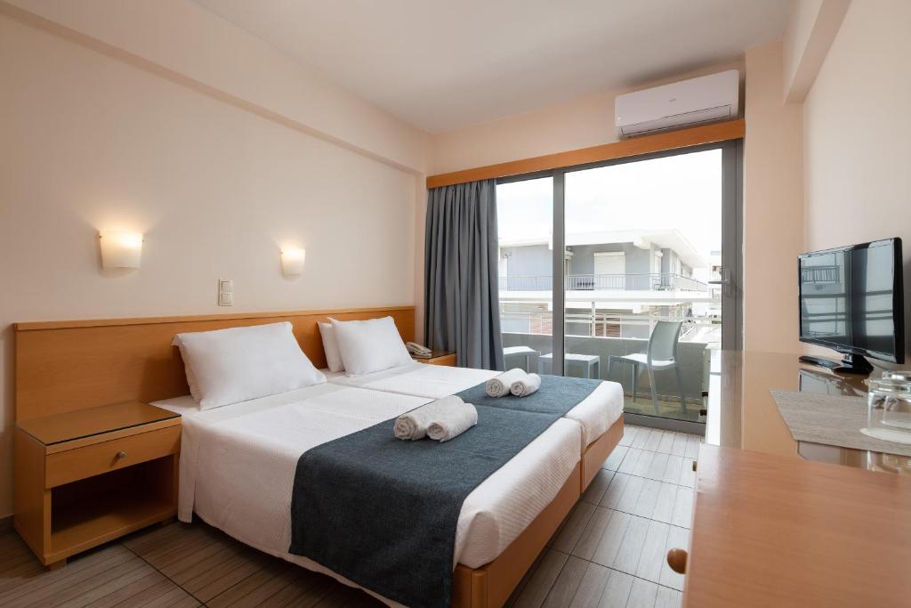 Postel nebo postele na pokoji v ubytování Nafsika Hotel