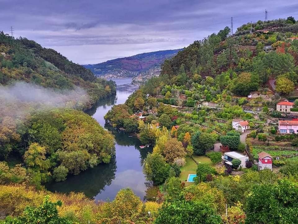 シンファンイスにあるDouro Studioの渓谷の川の空中