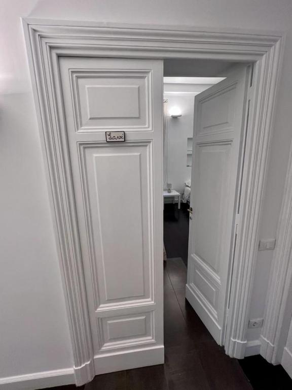 B&B Azuni Home - Triple Room With Private External Bathroom