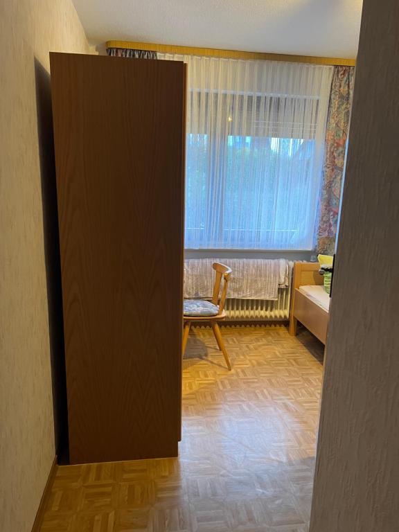 Postel nebo postele na pokoji v ubytování Einzel Zi Nr 2