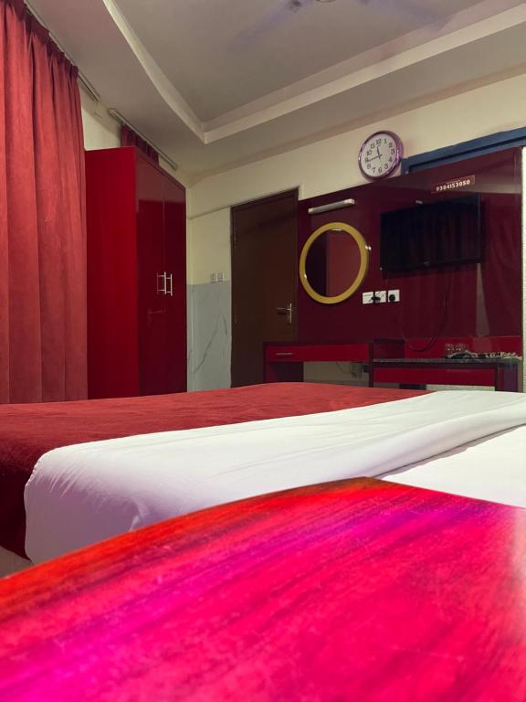 Postel nebo postele na pokoji v ubytování Saeed Hotel