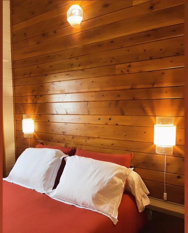 Postel nebo postele na pokoji v ubytování Austral House-chalet sud sauvage