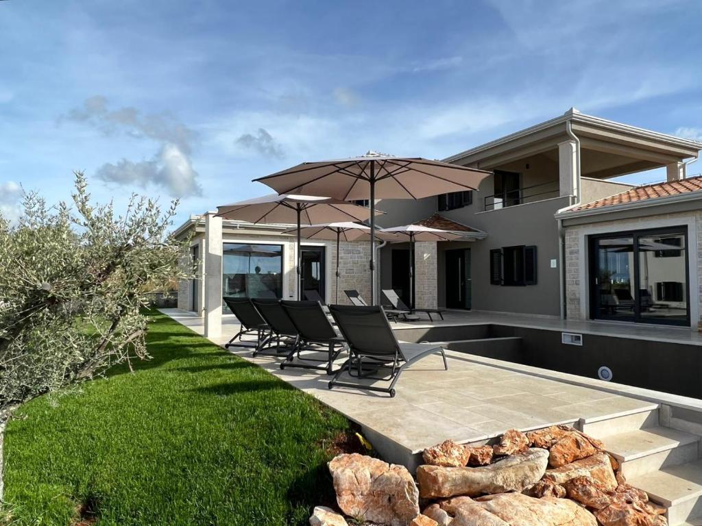 Budova, kde se vila nachází