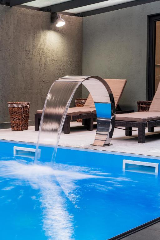 Bazén v ubytování Jazz Hotel nebo v jeho okolí