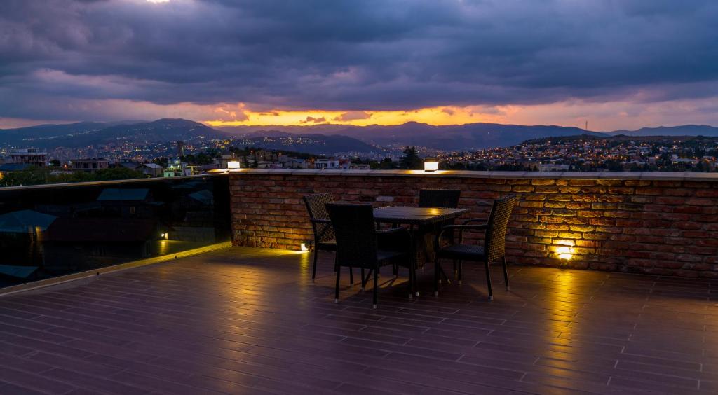 Nespecifikovaný výhled na hory nebo výhled na hory při pohledu z hotelu