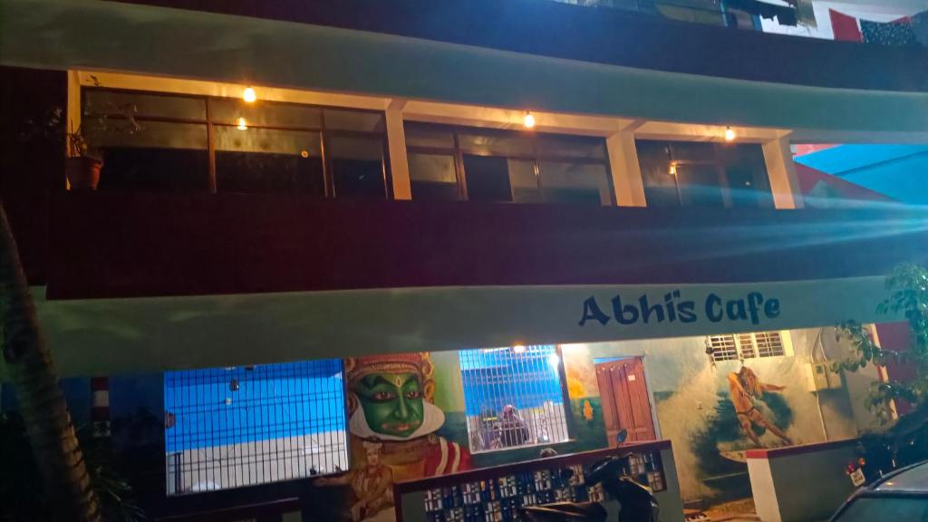 Fotografie z fotogalerie ubytování Abhi's cafe avaduthura kovalam v destinaci Kovalam