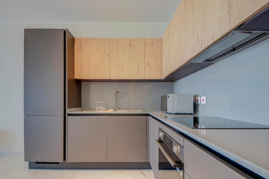 Kuchyň nebo kuchyňský kout v ubytování Mayfair by Premier Suites MT