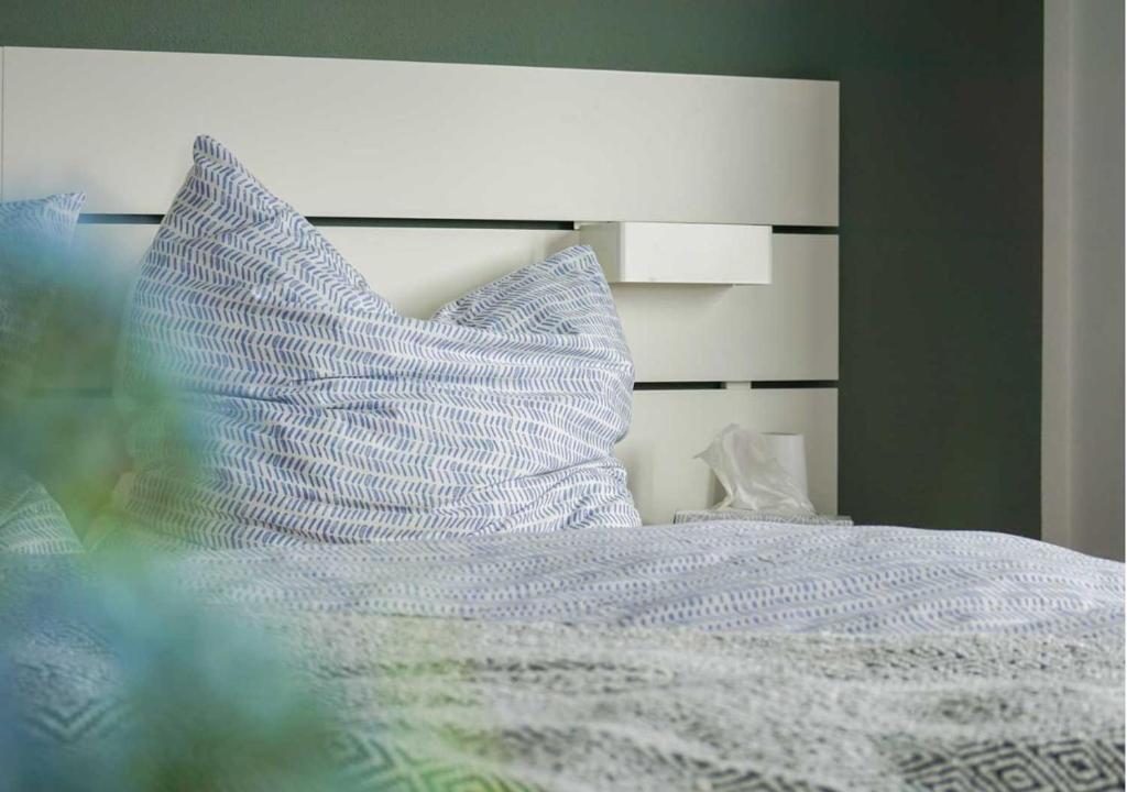 Postel nebo postele na pokoji v ubytování Charmante Ferienwohnung mit Sauna und Schwimmbad im zauberhaften Bayerischen Wald