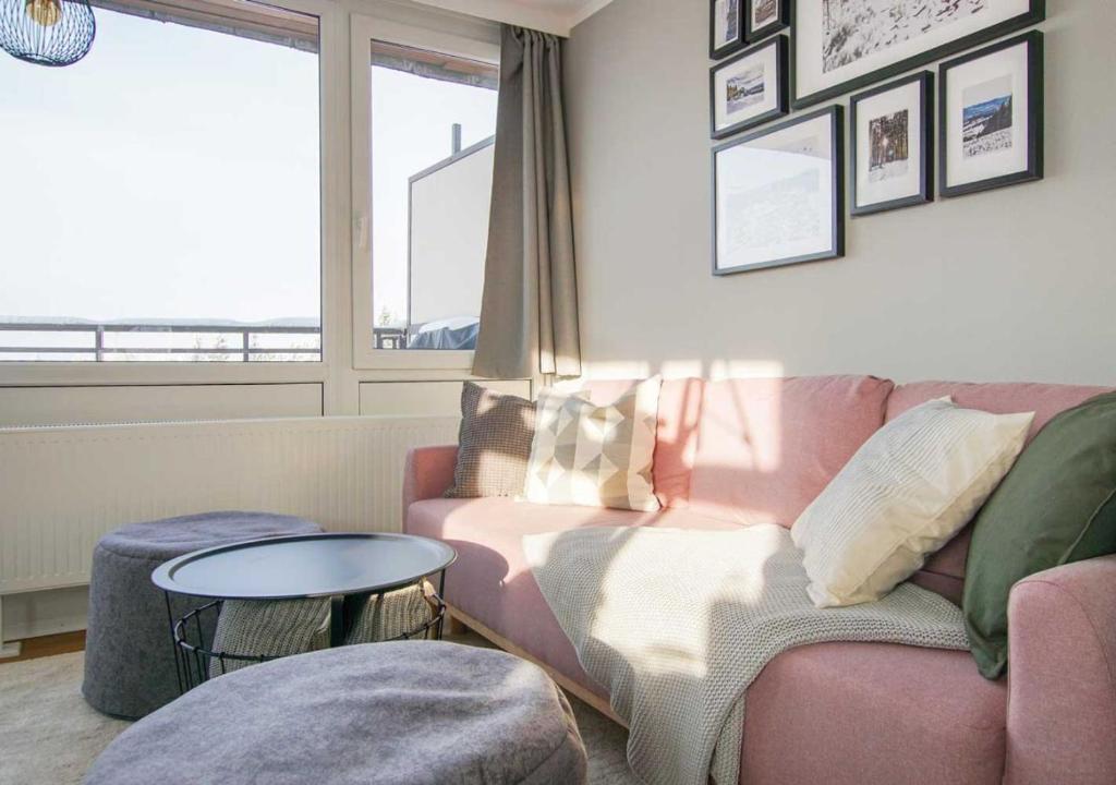 Posezení v ubytování Charmante Ferienwohnung mit Sauna und Schwimmbad im zauberhaften Bayerischen Wald