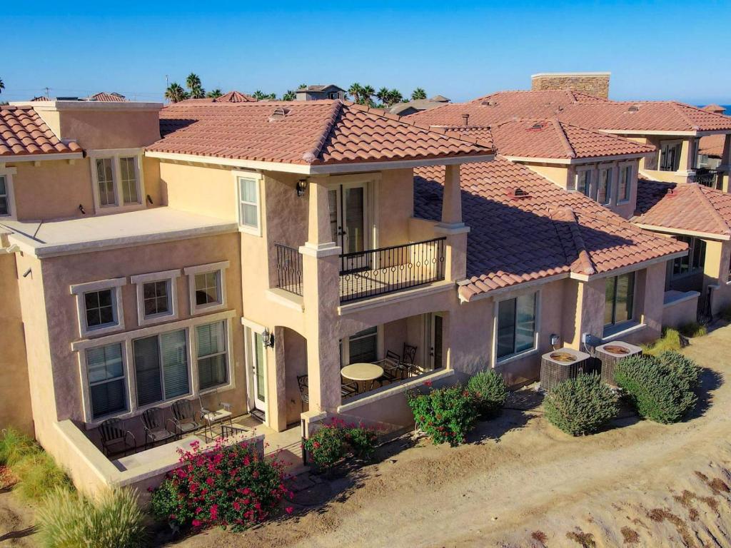 eine Luftansicht eines Hauses mit in der Unterkunft Uber Chic and Comfortable San Felipe Home in San Felipe