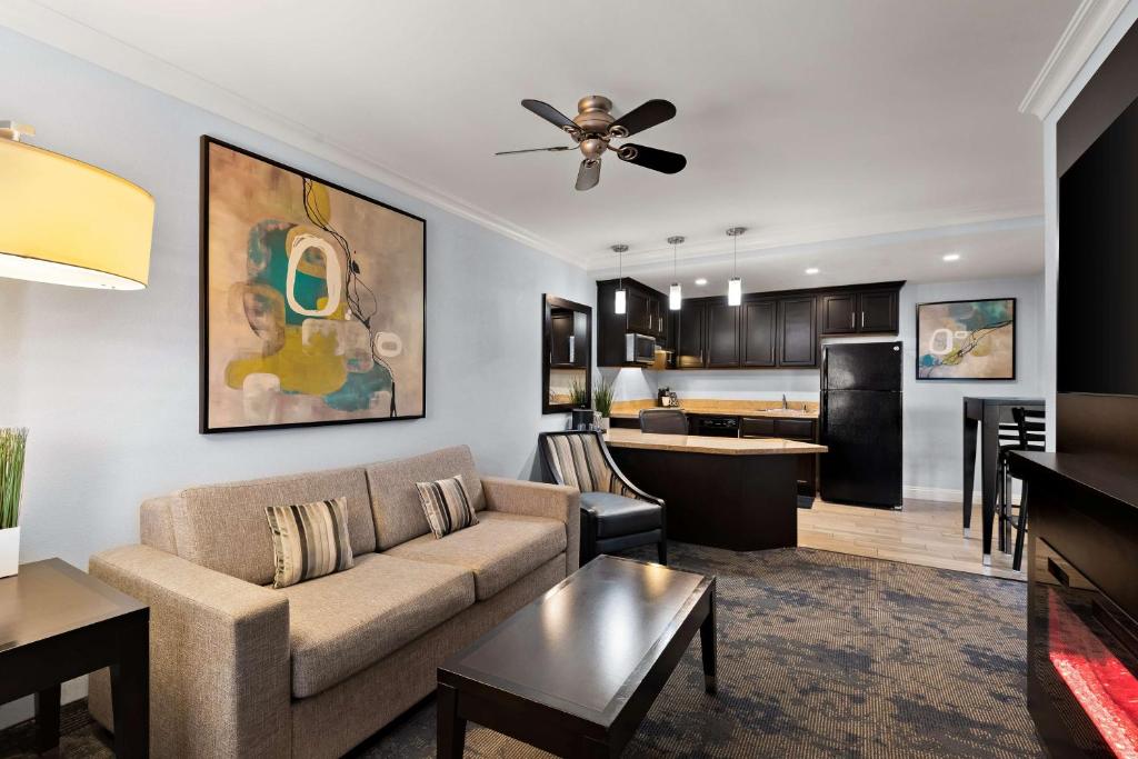 a living room with a couch and a kitchen at Best Western Plus Manhattan Beach Hotel in Manhattan Beach