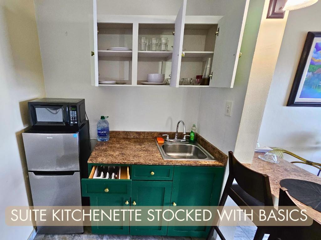 Una cocina o zona de cocina en Selva Boutique Hotel - Luquillo Oceanfront Retreat - Adults Only