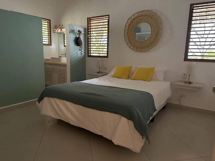 Postel nebo postele na pokoji v ubytování Las Terrenas Villa- King Bed, Beaches & Dining