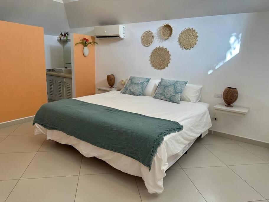 Postel nebo postele na pokoji v ubytování Las Terrenas Villa- King Bed, Beaches & Dining