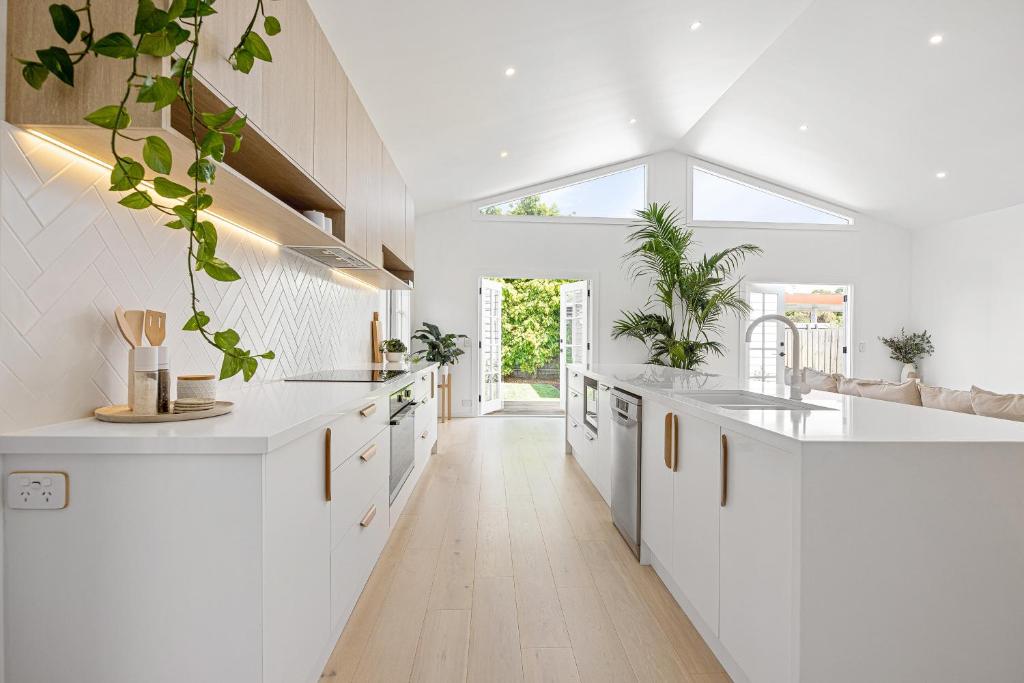 NESTE on 5th Beachside luxury in the heart of Rosebud, Rosebud (updated prices 2024)