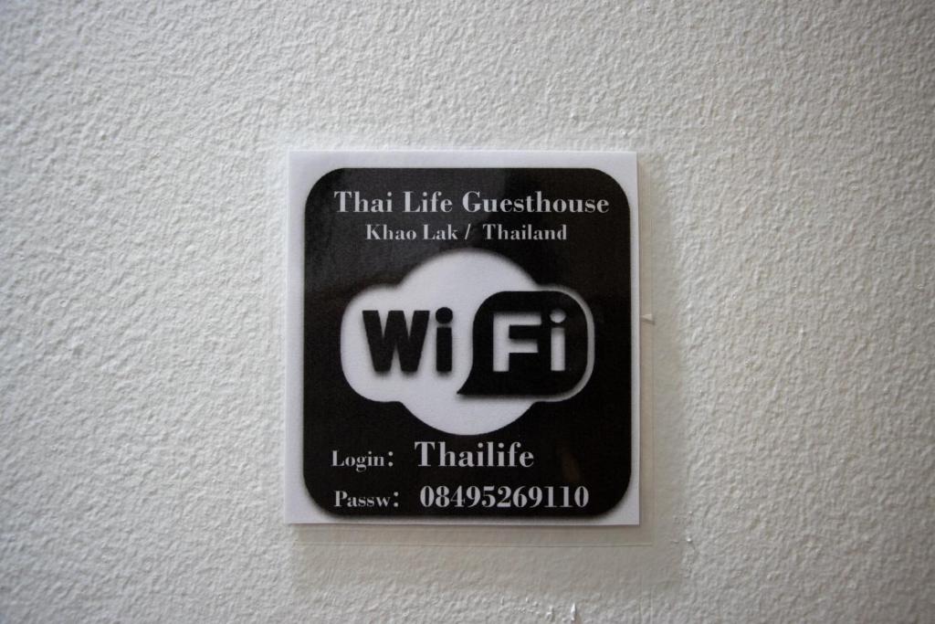 Certifikát, hodnocení, plakát nebo jiný dokument vystavený v ubytování Thai Life Guesthouse Khaolak