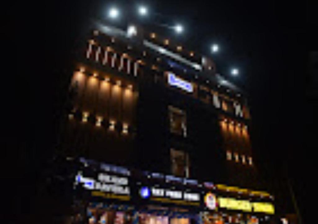 um edifício com luzes em cima à noite em Grand Savera Hotel & Banquet Bihar em Saharsa