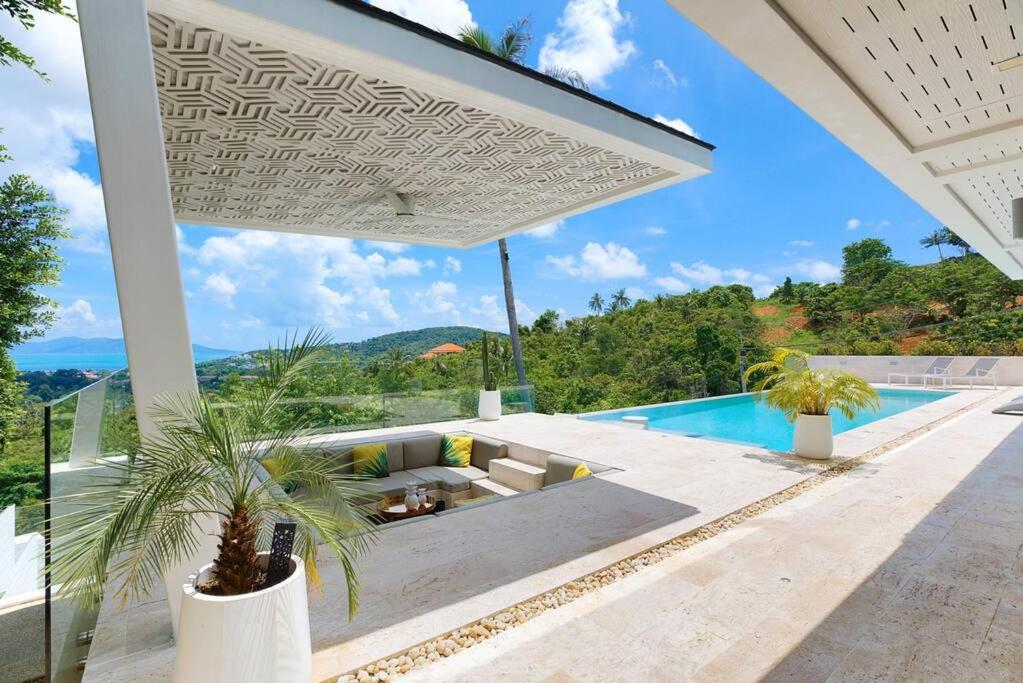 Bazén v ubytování Stylish Sea View Villa, 5 Bedrooms KBR13 nebo v jeho okolí