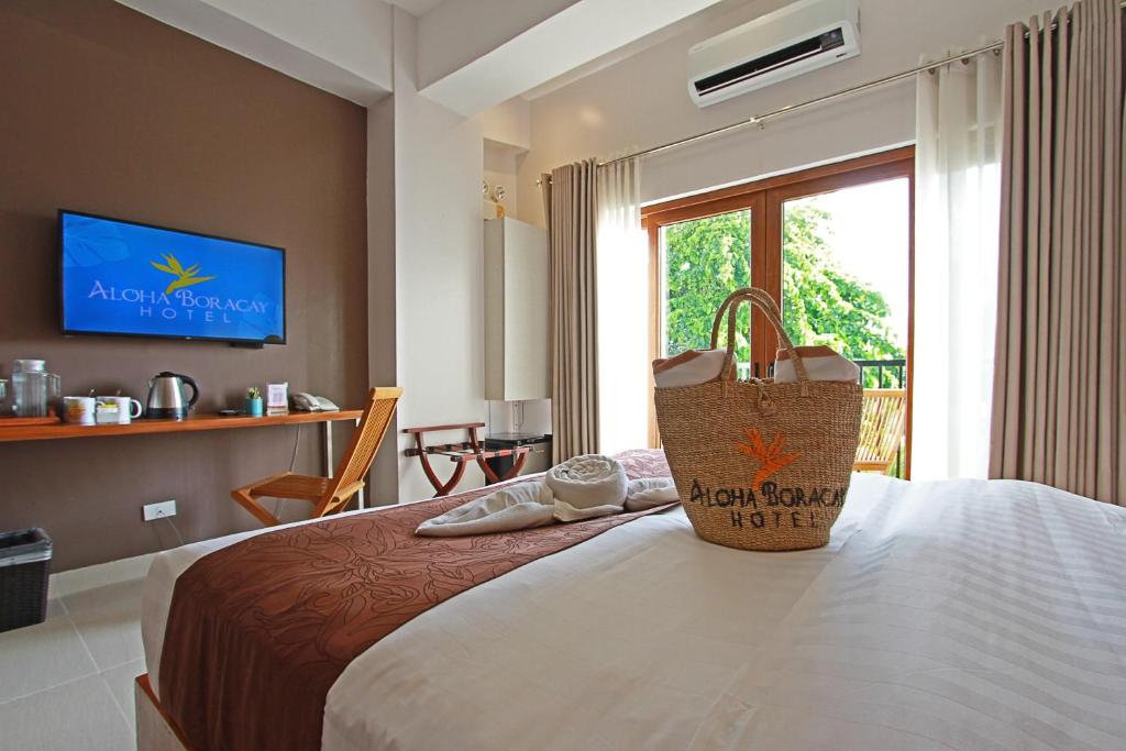 Postel nebo postele na pokoji v ubytování Aloha Boracay Hotel