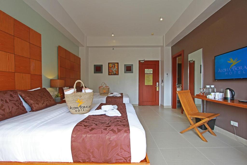 Postel nebo postele na pokoji v ubytování Aloha Boracay Hotel