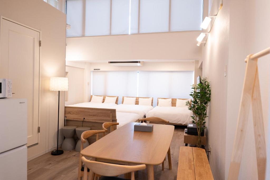 a small apartment with a table and a bed at RIVER CENTRAL HIROSHIMA in Hiroshima
