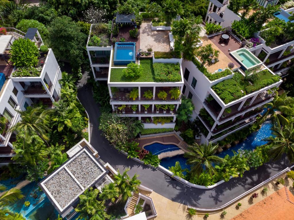 Bazén v ubytování Kata Gardens Penthouse sea view 4C near Kata Noi Beach nebo v jeho okolí