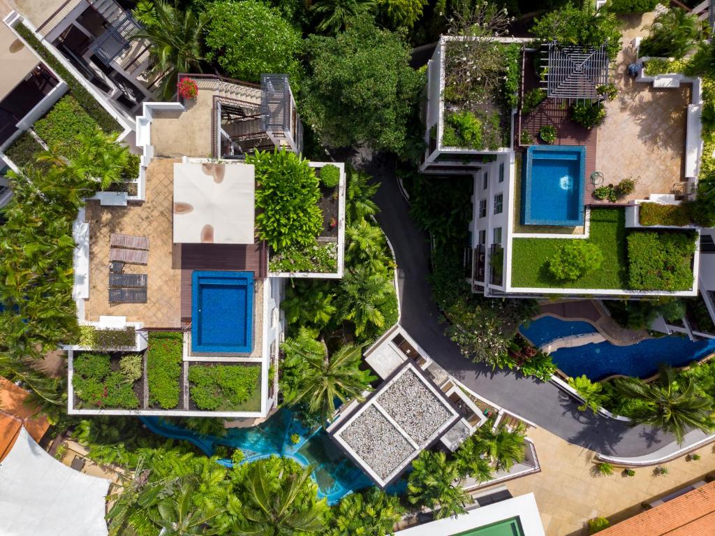Bazén v ubytování Kata Gardens Penthouse sea view 4C near Kata Noi Beach nebo v jeho okolí