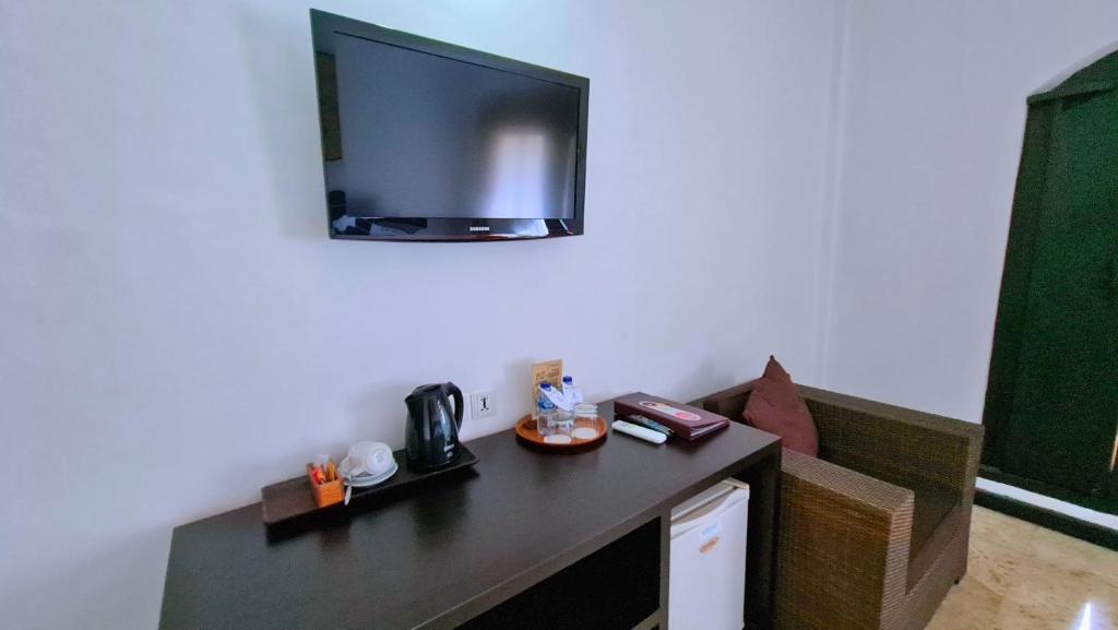 TV a/nebo společenská místnost v ubytování Satriya Cottages